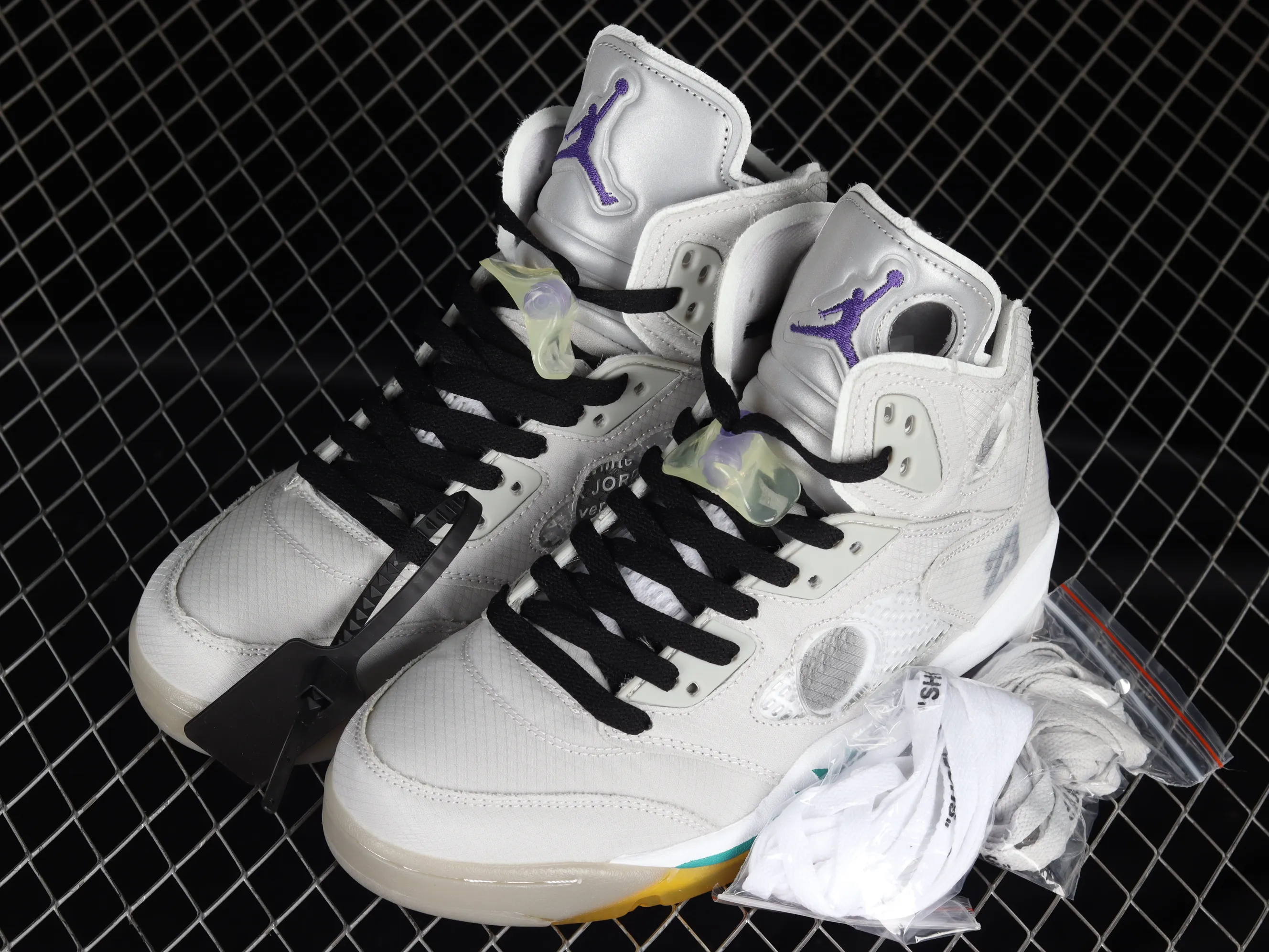 All categories Air Jordan Jordan series basketball shoes Air Jordan 5 OF x Air Jordan 5 Retro SP AJ5 Joe 5 joint model Grape Gray CT8480-105